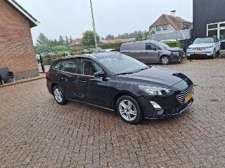 Damaged car Ford Focus 1.0i  74kw   eco boost   navi clima 2019/6