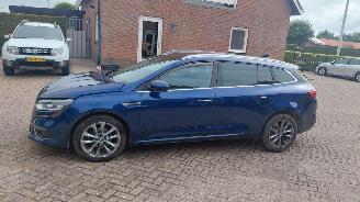 damaged passenger cars Renault Mégane 1.5 dci  81kw  pano  auomaat 2018/1