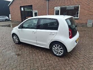 damaged passenger cars Volkswagen Up! 1.0i 5drs airco navi 2016/1