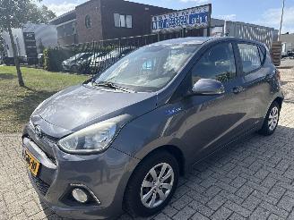 Damaged car Hyundai I-10 i 10 i-MOTION AIRCO CLIMAT BOUWJAAR 2013 97000 KM RIJDBAAR 2795 2013/10