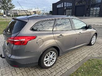 Ford Focus 1.0 TREND EDITION LICHTE SCHADE! BOUWJAAR 2015  3500 EURO picture 4