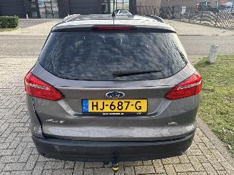 Ford Focus 1.0 TREND EDITION LICHTE SCHADE! BOUWJAAR 2015  3500 EURO picture 3
