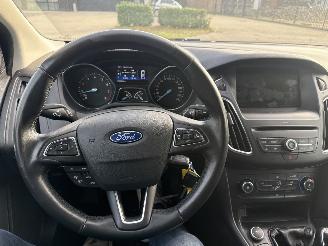 Ford Focus 1.0 TREND EDITION LICHTE SCHADE! BOUWJAAR 2015  3500 EURO picture 10