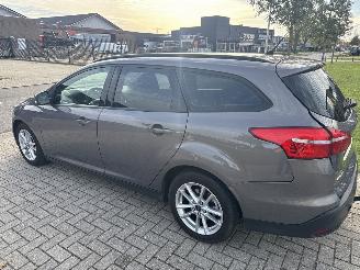 Ford Focus 1.0 TREND EDITION LICHTE SCHADE! BOUWJAAR 2015  3500 EURO picture 2