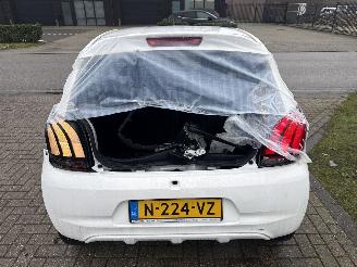 Peugeot 108 1.0e VTI ALLURE LICHTE SCHADE BOUWJAAR 2022  6999 EURO VAST picture 3