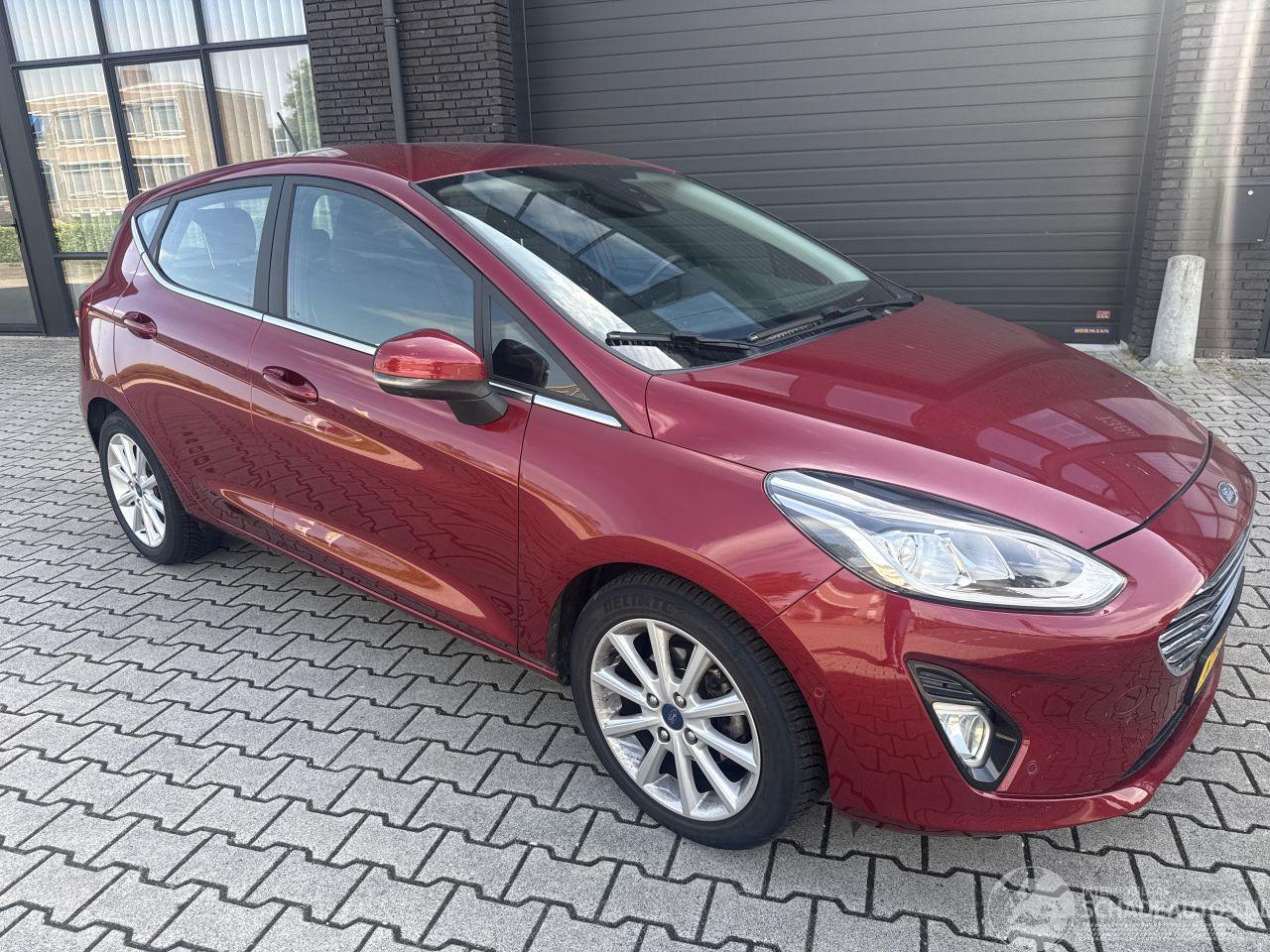 Ford Fiesta 1.0 AUTOMAAT TITANIUM RIJDBARE SCHADE BOUWJAAR 2017 7850 EURO