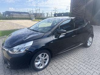 Coche accidentado Renault Clio 1.2 COLLECTION 66297 KM LICHTE SCHADE BOUWJAAR 2016 5600 EURO 2016/2