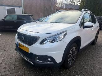 damaged passenger cars Peugeot 2008 1.2 puretech Allure AUT! navi pano camera 2017/2