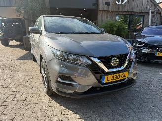Schadeauto Nissan Qashqai 1.3 AUTOMAAT NAVI CAMERA STOELVERWARMING KEYLESS 2020/4