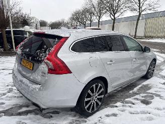 Volvo V-60 2.4 D6 AWD R-DESIGN PLUG IN HYBRIDE picture 6
