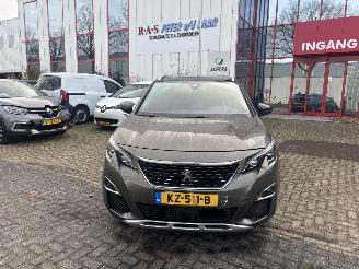 damaged passenger cars Peugeot 3008 1.2 PURE TECH GT LINE 2017/1