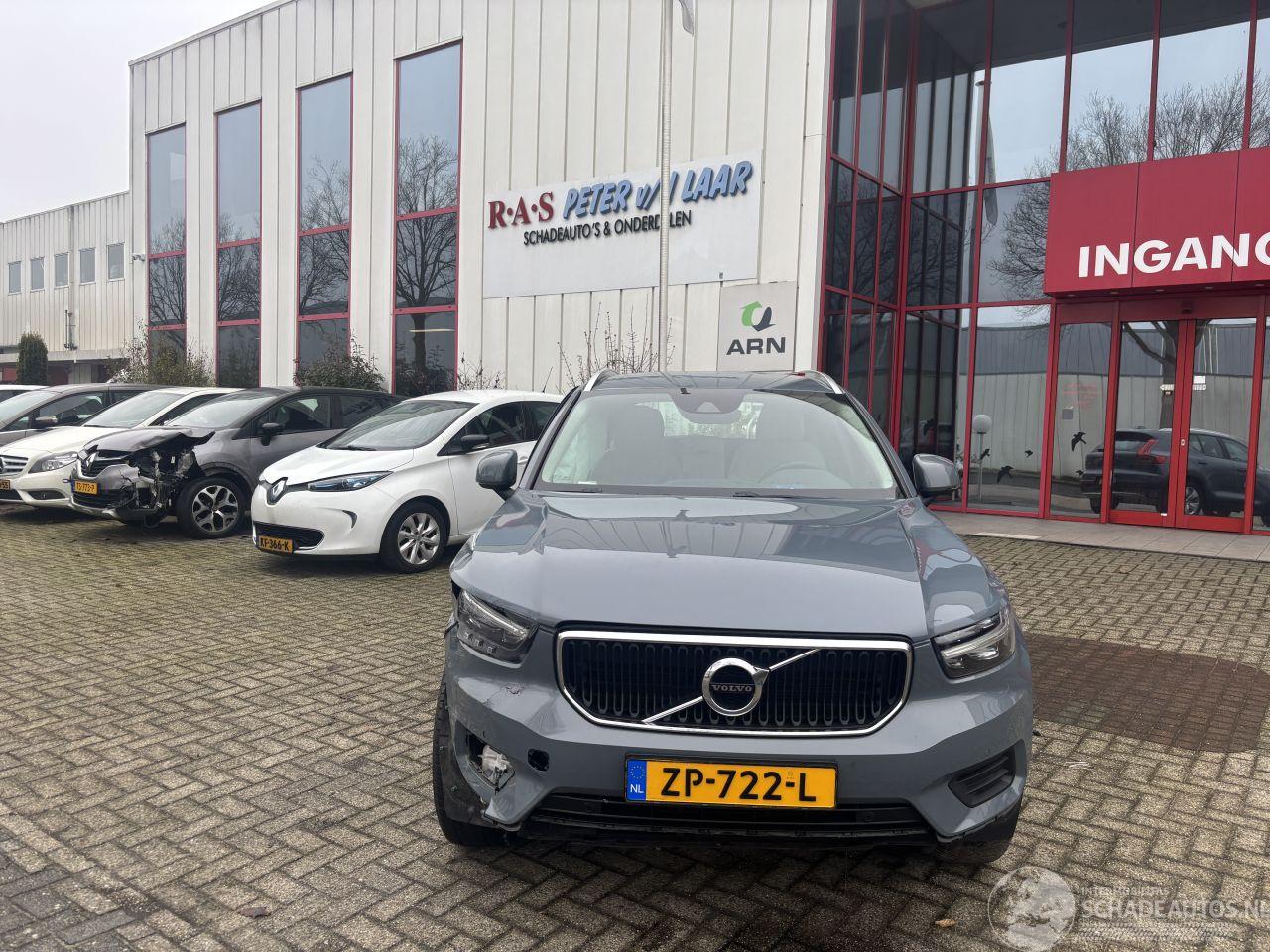 Volvo XC40 15 T3 MOMENTUM