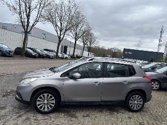 Peugeot 2008 1.2 VTI ACTIVE PACK AUTOMAAT RIJDBARE SCHADE picture 3