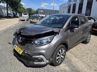 Vaurioauto  passenger cars Renault Captur 0.9 TCe Limited 2018/6