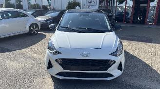 Coche accidentado Hyundai I-10 1.0i blue comfort smart 5p 49kW 2023/1