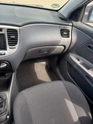 Kia Rio  picture 12