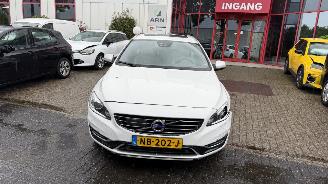 krockskadad bil auto Volvo V-60 TWIN ENGINE 2.4 D5 R-DESIGN 2016/12