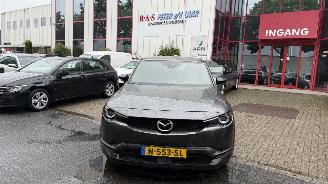 uszkodzony samochody osobowe Mazda MX-30 E-SKYACTIV 145 COMF 2021/12