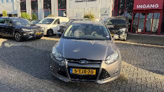 Schadeauto Ford Focus III Turnier 1.0 EcoBoost 2014/2