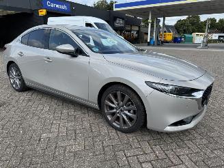 Schadeauto Mazda 3 2.5 -104 Kw e Sky Active G Automaat 2025/4