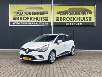 Damaged car Renault Clio Estate 0.9 TCe Zen 2017/5