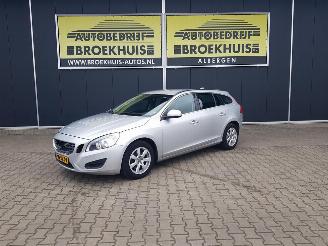 Vaurioauto  passenger cars Volvo V-60 2.0 D4 Momentum 2011/7