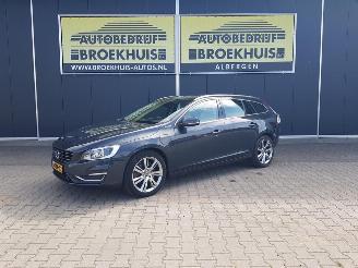 krockskadad bil auto Volvo V-60 2.4 D6 AWD Plug-In Hybrid Summum 2013/12