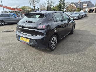 Voiture accidenté Peugeot 208 1.2 PureTech 2020/11