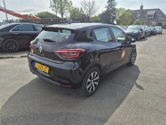 damaged passenger cars Renault Clio 1.0 TCe 2023/10