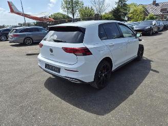 Schadeauto Volkswagen Golf GTE 2021/2