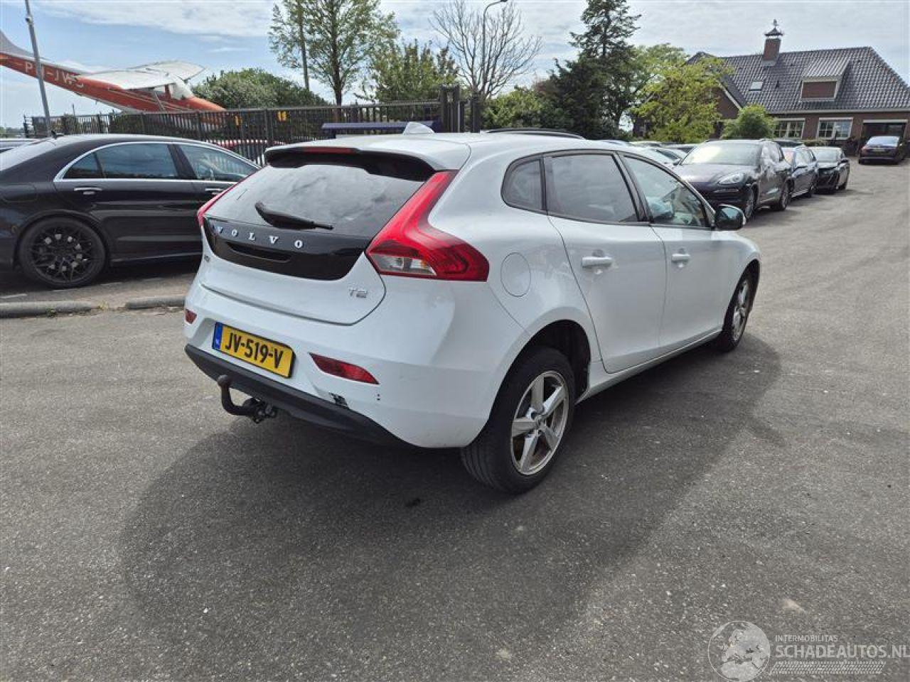 Volvo V-40 2.0 T2