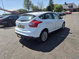 krockskadad bil auto Ford Focus 1.6 EcoBoost 2011/7