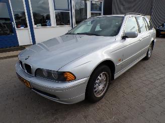 Unfallwagen BMW 5-serie Touring 520i Lifestyle Edition 2003/5