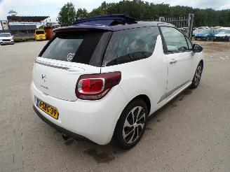 Citroën DS3 Cabrio 1.2 VTi Chic picture 4