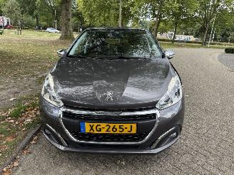 Peugeot 208  picture 8