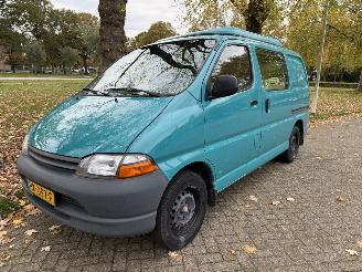 uszkodzony samochody osobowe Toyota Hi-Ace  1998/1