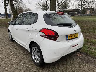 Peugeot 208  picture 3