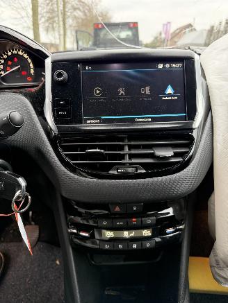Peugeot 208  picture 19