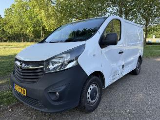 Vaurioauto  passenger cars Opel Vivaro  2016/1
