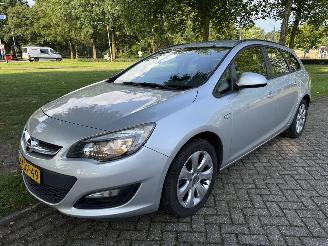 uszkodzony samochody osobowe Opel Astra SPORTS TOURER 2013/1