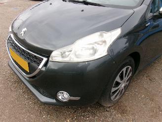 Peugeot 208 1.2 Allure 5 Drs picture 6