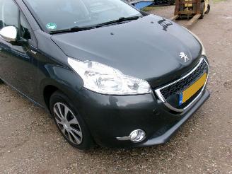 Peugeot 208 1.2 Allure 5 Drs picture 9