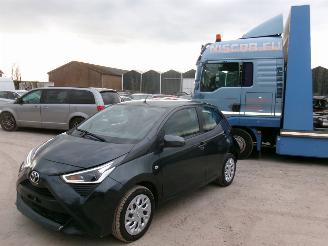 damaged passenger cars Toyota Aygo 1.0 Aygo X - 5 Drs 2021/3