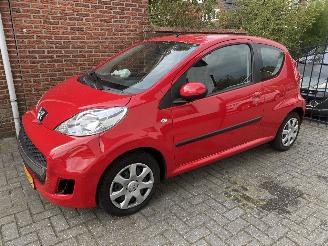 uszkodzony samochody osobowe Peugeot 107 Automaat 2009/6