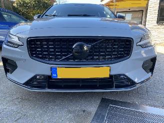 Volvo V-60 2.0 B4 Plus Bright Mild Hybrid VASTE PRIJS picture 1