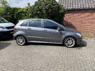 Mercedes B-klasse 180 Business Class bak en motor uitgevallen picture 2