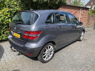 Mercedes B-klasse 180 Business Class bak en motor uitgevallen picture 4