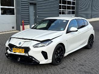 krockskadad bil auto BMW 1-serie 120 1.5 TwinPower Turbo 12V Hatchback  Elektrisch Benzine 1.499cc 125kW (170pk) 2025/3