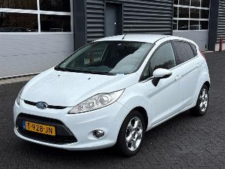 uszkodzony samochody osobowe Ford Fiesta 1.4 16V Hatchback  Benzine 1.388cc 71kW (97pk) FWD 2010/6