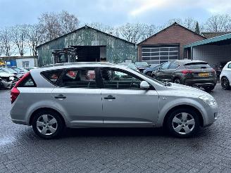 Kia Cee d 1.4 16V Combi/o  Benzine 1.396cc 80kW (109pk) FWD picture 6